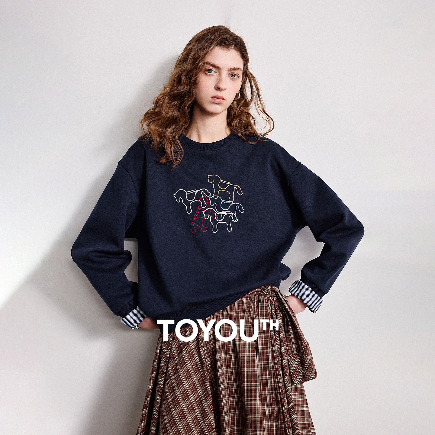 TOYOUTH Vrouwen Crewneck Patchwork Plaid Nep Tweedelige Pony Borduren Losse Sweatshirt 2026 Lente Nieuwe Tops