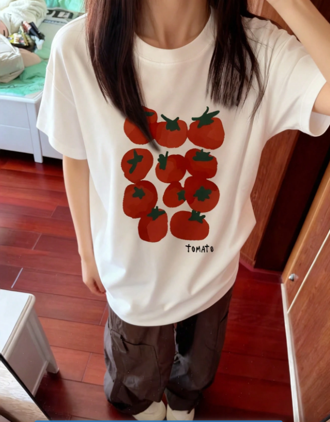 เสื้อยืดแขนสั้นพิมพ์ลายมะเขือเทศน่ารัก เสื้อยืดคอกลมสไตล์มินิมอลอเนกประสงค์ เสื้อยืดลำลองสไตล์เกาหลี ลายกราฟิกอาหาร สำหรับผู้หญิง