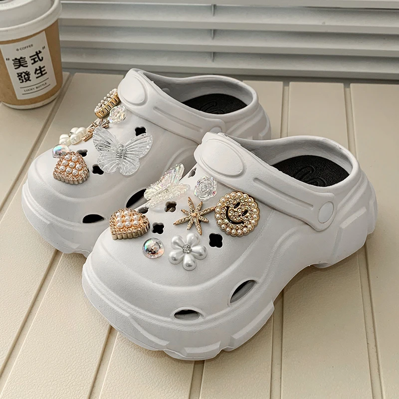 2025 verano niñas nuevas zapatillas para niños pequeños zapatos casuales elegantes para princesa EVA antideslizante versátil zapatillas de playa para niños