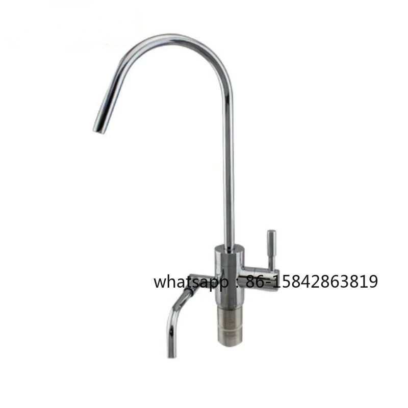 Uma máquina de água alcalina para consumo direto, nova, fabricada em fábrica, com design de mesa, em aço inoxidável 304 acetinado, e com uma funcionalidade a