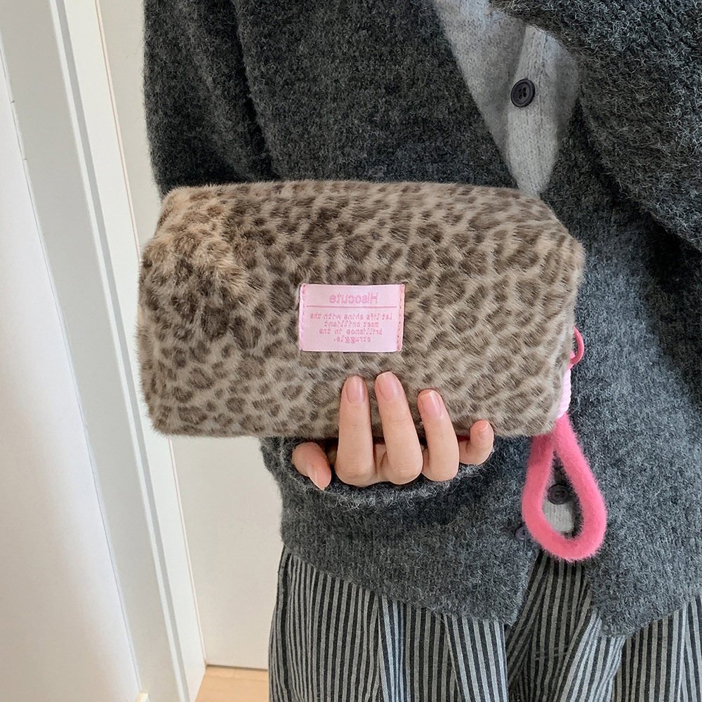 Fuzzy Leopard Print Makeup Case Large Capacity Makeup Bag for Girls Soft Plush Women Cosmetic Pouch Ins Style Organizer Bags
