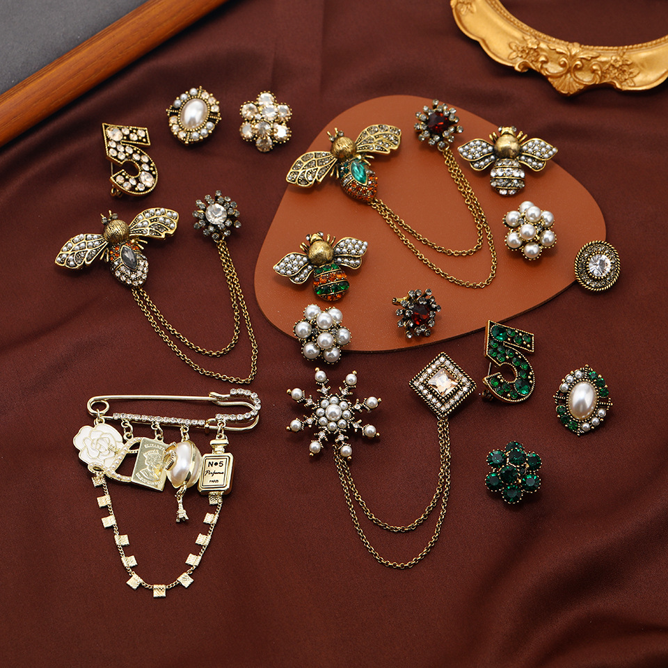 แฟชั่น Vintage Baroque คริสตัลโซ่เข็มกลัดสําหรับผู้หญิงผู้ชาย Rhinestone คลาสสิกป้ายอุปกรณ์เสริม Party เครื่องประดับ