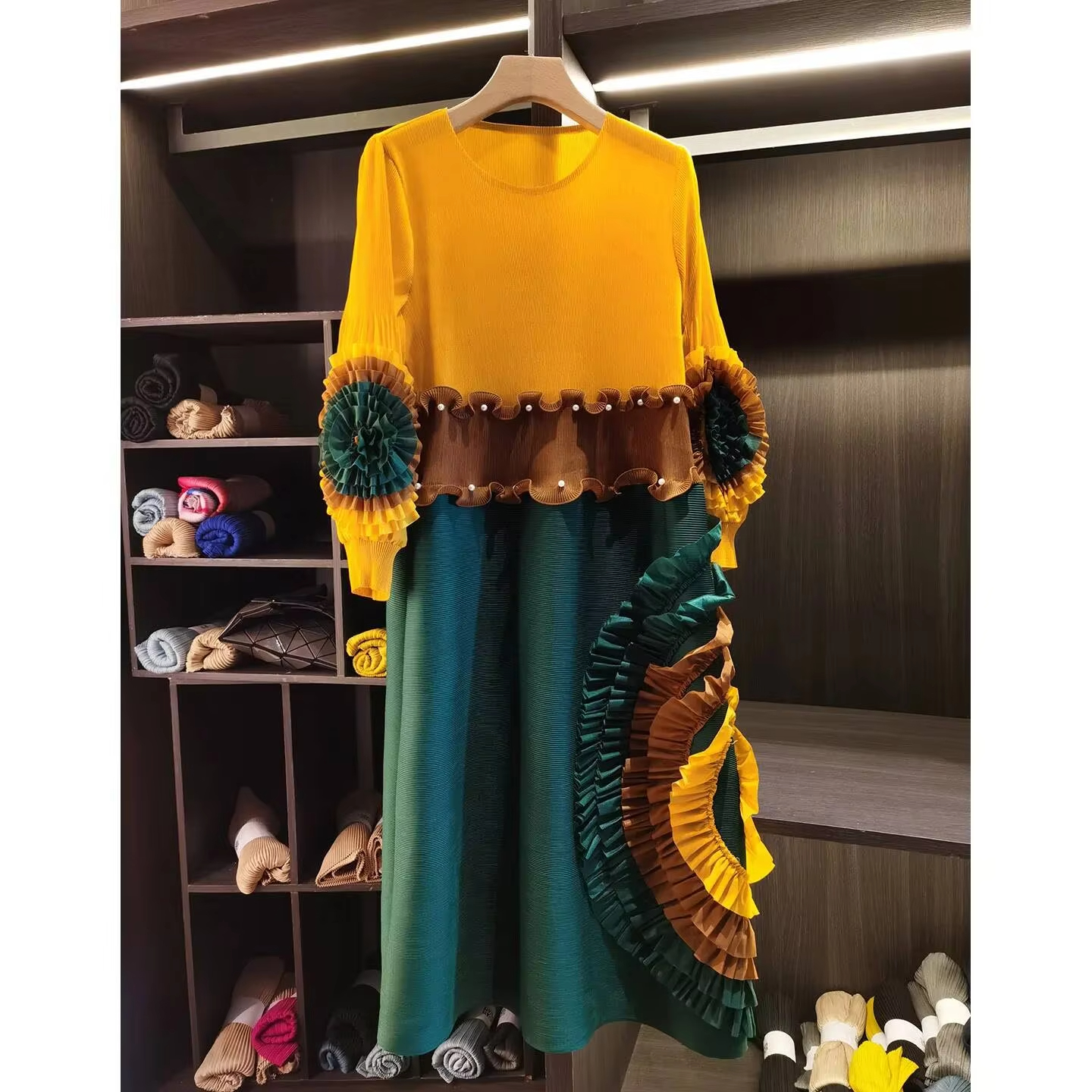 ANLAN Gaun Wanita Lengan Panjang Berlipit Miyaki Baru dengan Hiasan Bunga, Desain Patchwork Warna-warni Longgar yang Chic, Pakaian Wanita Berhias Manik-manik