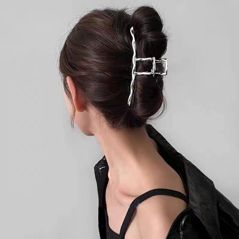 Garra de pelo de aleación de diseño cruzado Irregular para mujer, garra de pelo de estilo Simple, soporte de cola de caballo antideslizante, garra de tiburón, garra de pelo elegante, 1pc