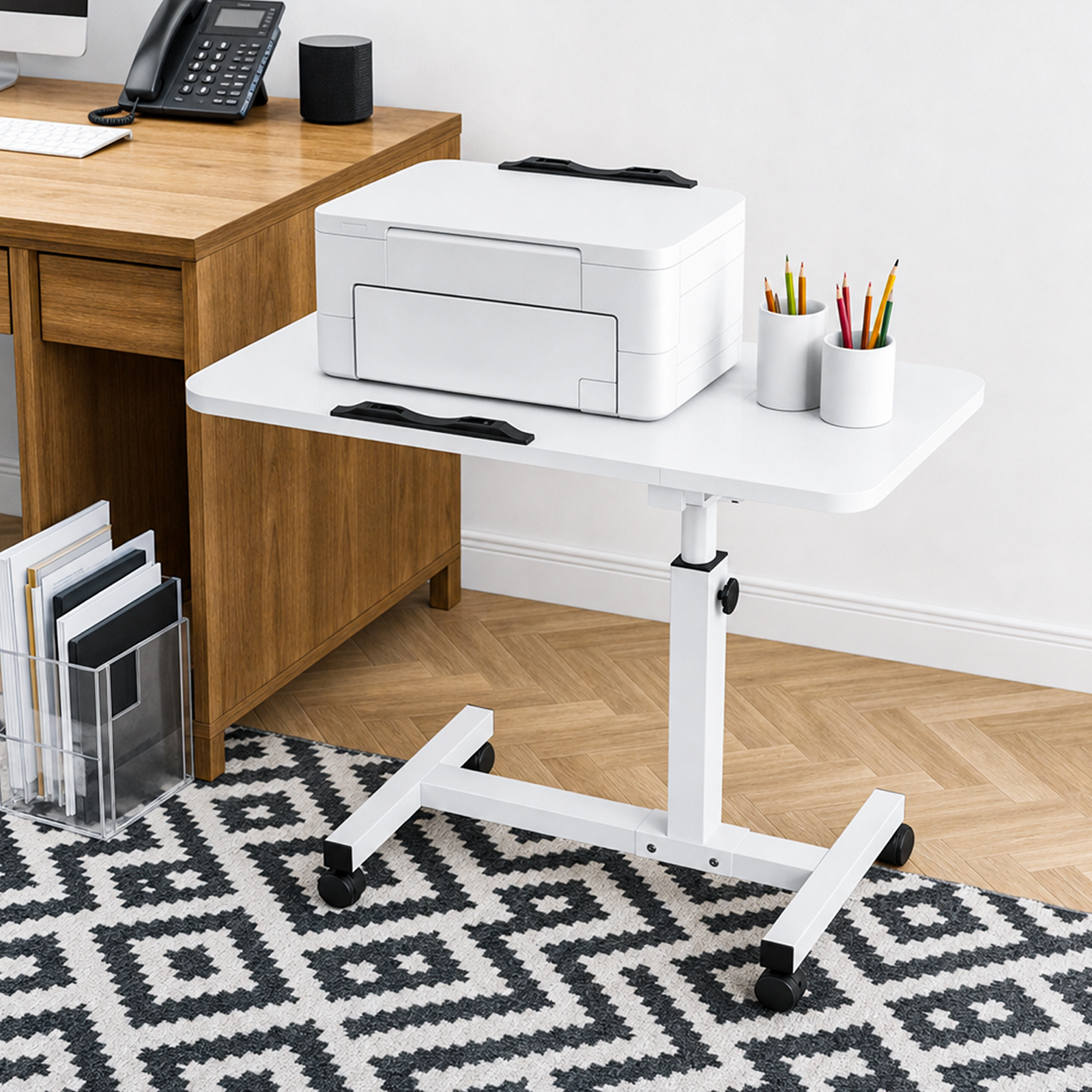 Rollbarer Laptop-Schreibtisch Winkelverstellbarer Mobiler Stehschreibtisch Vielseitiger Nachttisch Mobiler Heimbüro-Schreibtisch Sicherheits-Kantenschutz 180° °   Neigbares Design, höhenverstellbar