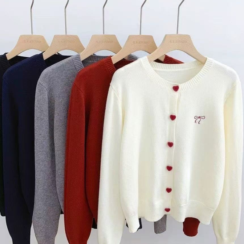 Cárdigan de punto para mujer 2026 con bordado de lazo, cuello redondo, abotonadura sencilla y botones en forma de corazón, estilo coreano, casual, de punto liso