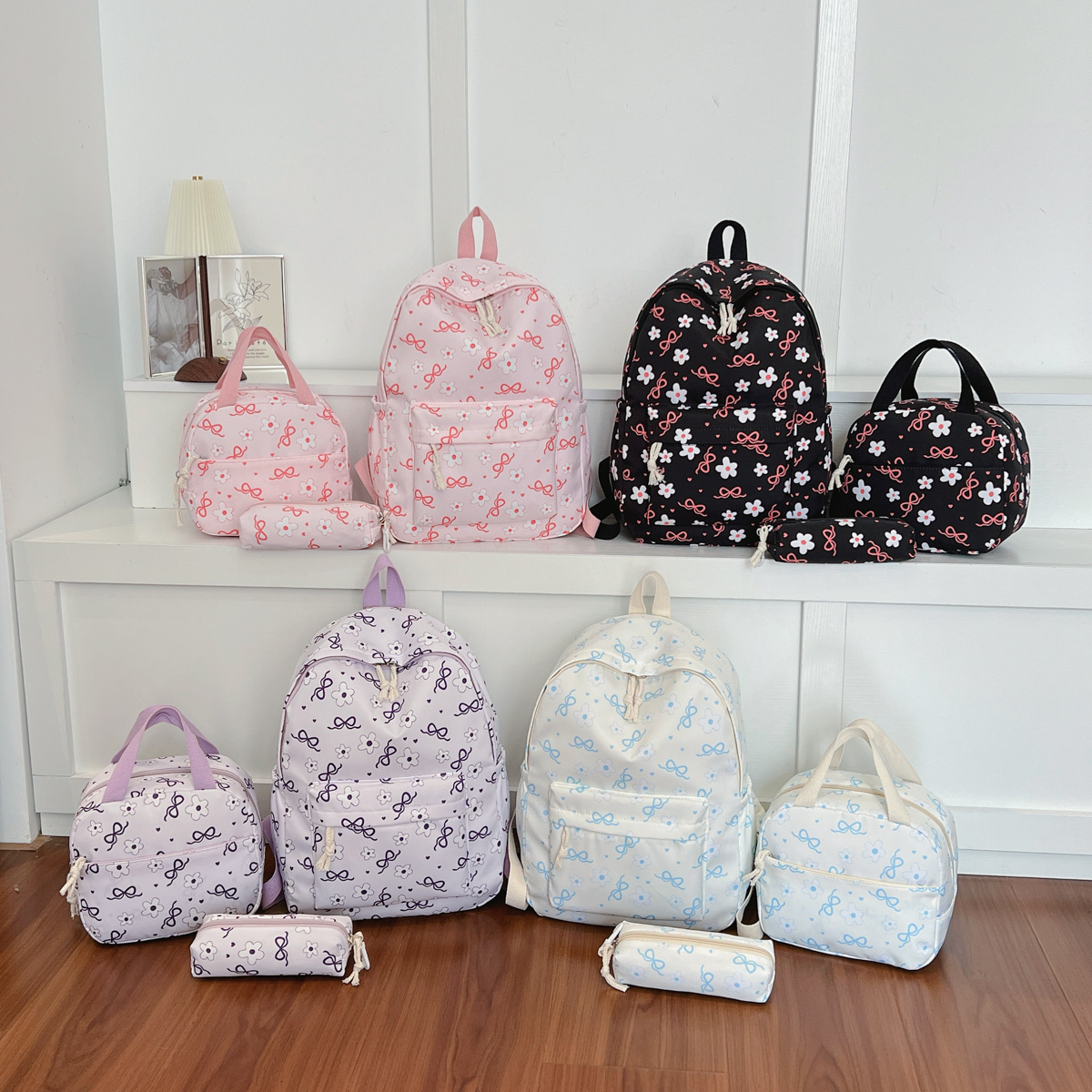 Zaino con stampa floreale High Beauty Sweet Cool Bow, leggero e multifunzionale, set di tre pezzi, zaino da studente per il campus.