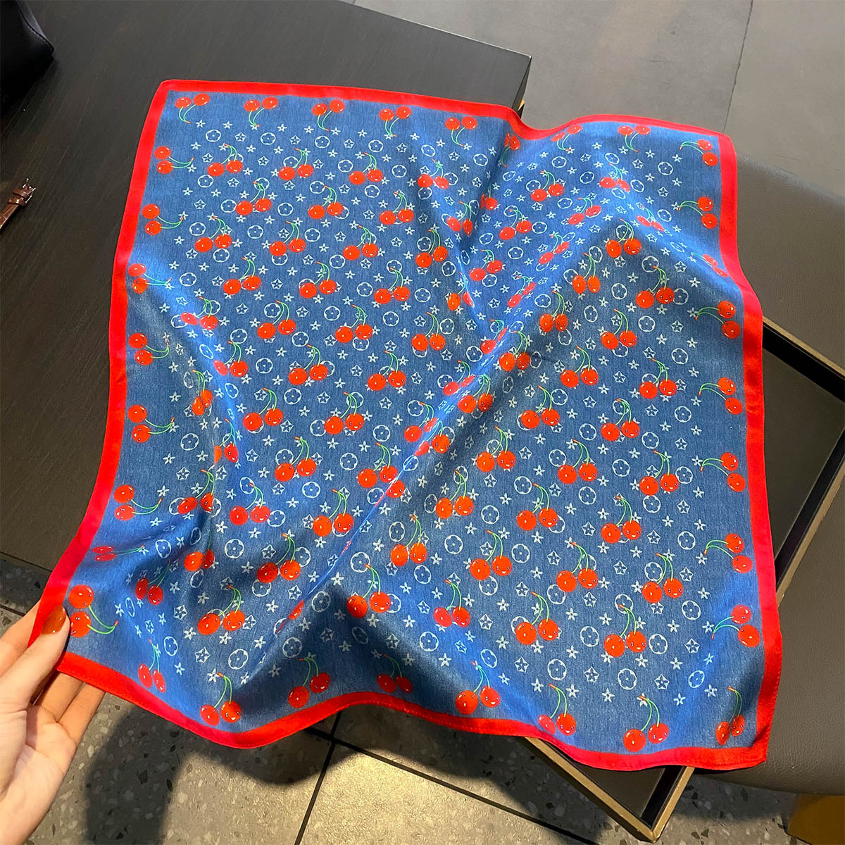 Luxuriöser Schal 2026 100% Echte Seide Quadratischer Schal Damen Designer Blumendruck Halstuch Weiblicher Hijab Bandana Stirnband