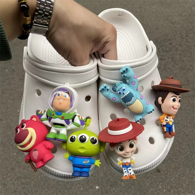 Mesuca Toy Story 3D Schuh-Charms-Set Buzz Lightyear Woody Alien Schuhdekorationen für Clogs Sandalen Niedliche DIY-Accessoires