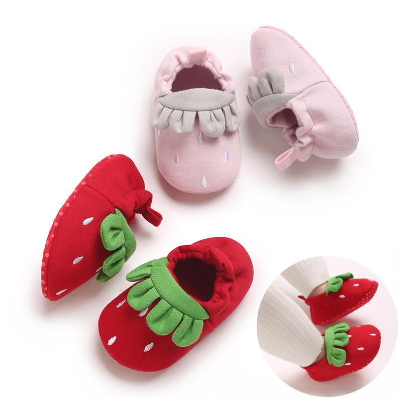 Primavera e outono bebê menina sapatos de bebê bonito morango sapatos esportivos casuais boca elástica confortável sapatos de caminhada do bebê