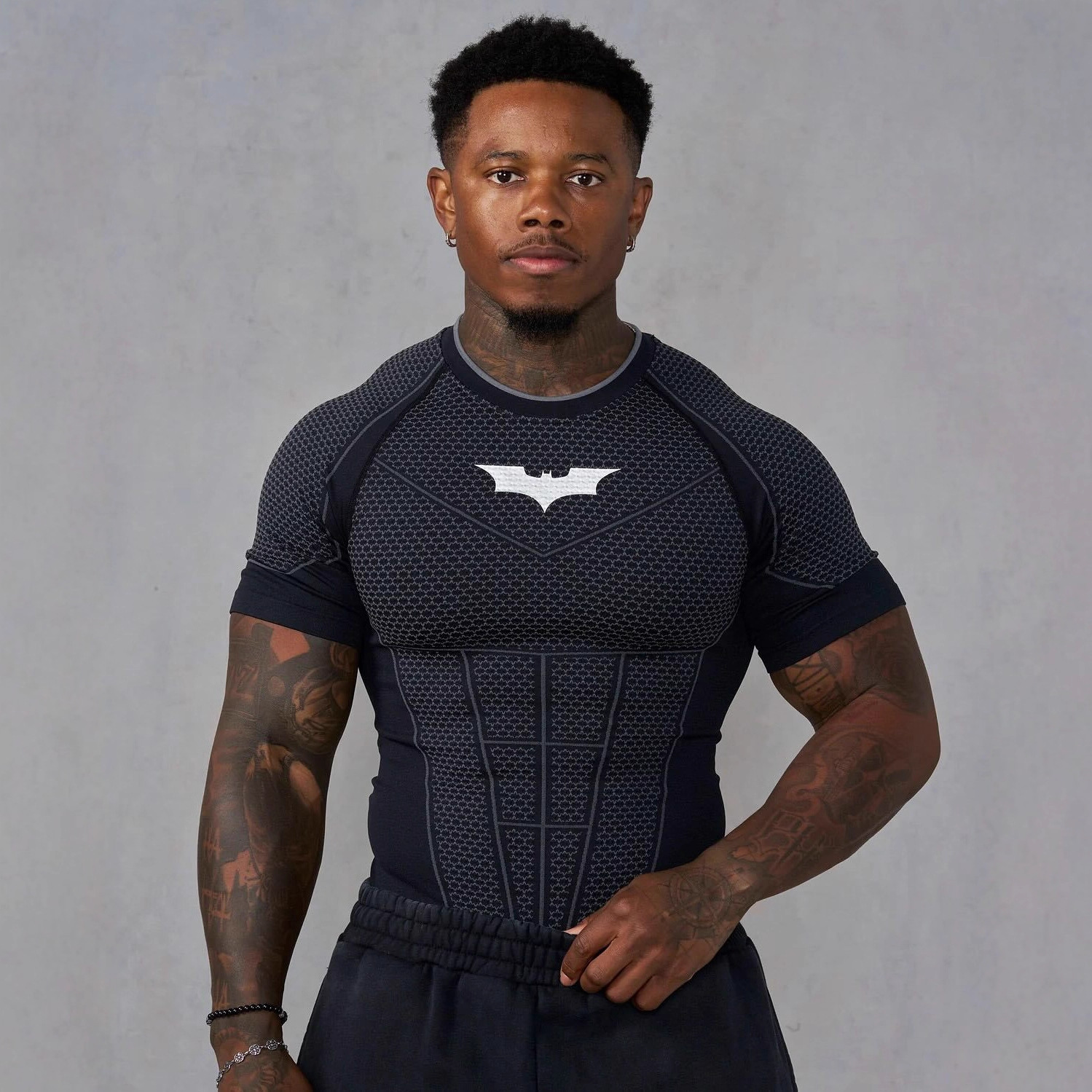 Verão nova camiseta apertada masculina jogger ya esportes fitness sensação de gelo apertado correndo treinamento velocidade seca mangas curtas