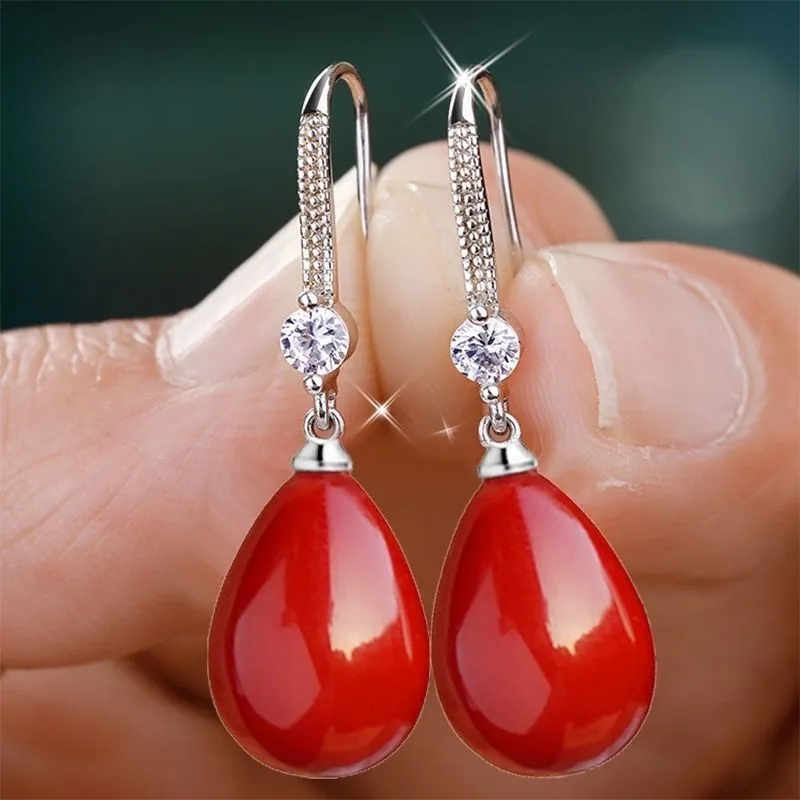 Squisita moda argento colore acqua perle d'imitazione orecchini pendenti per le donne lucido rosso verde orecchini rotondi regalo gioielli 2025