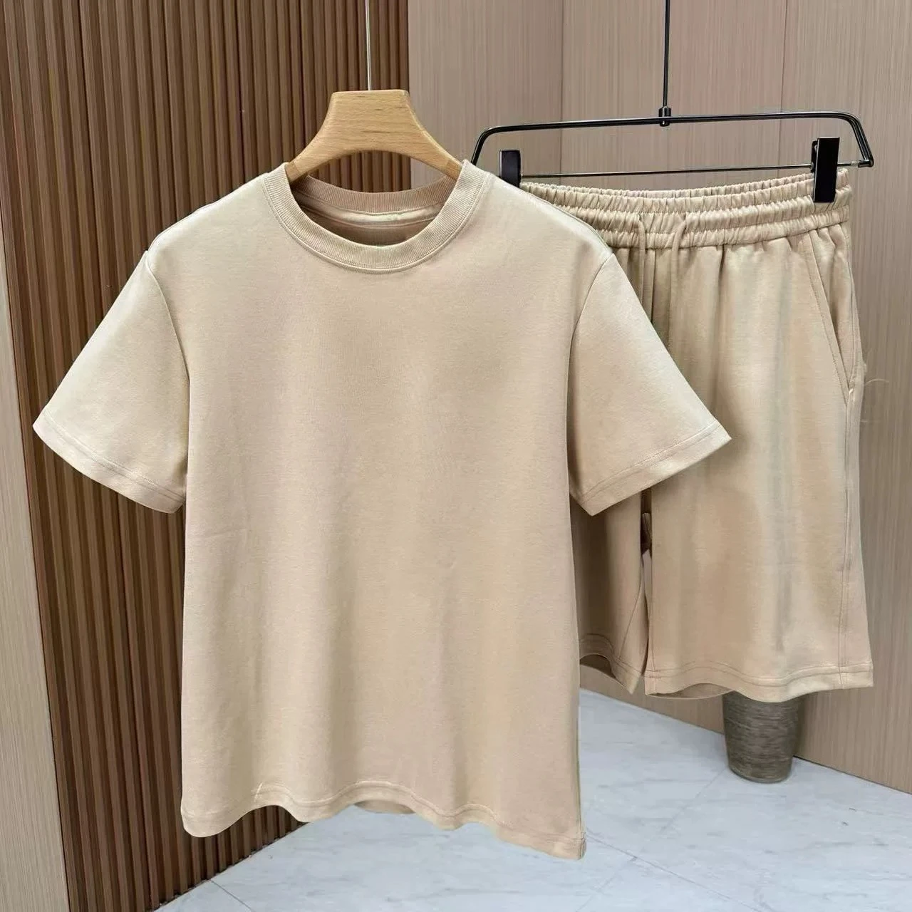 Conjunto Esportivo Casual Masculino BC Italy Estilo Old Money com Camiseta de Gola Redonda e Calças Curtas