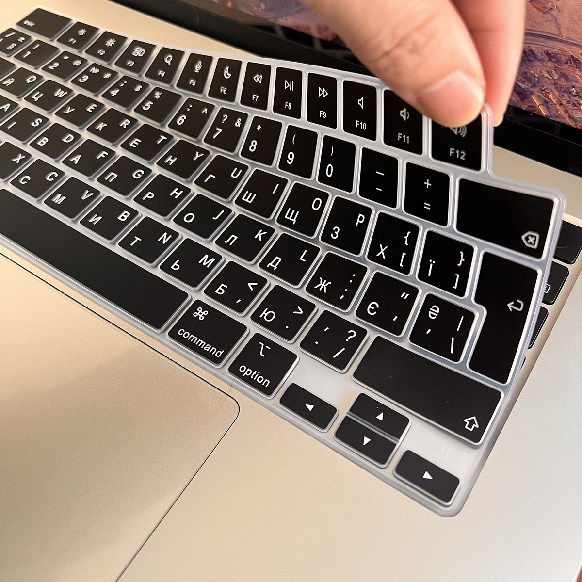 Housse de protection pour clavier en Silicone, version ukraine, étanche à l'eau et à la poussière, pour MacBook M5 M4 M3 M2A3113 A3240 A3241 A3401 A3112