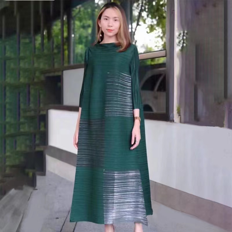 2024 Miyake จีบแฟชั่นสังคมหลวมพิมพ์ลายชุดเดรสปาร์ตี้ยาวสีฟ้าสีเขียวสีชมพูสีดำสามารถจัดส่งได้