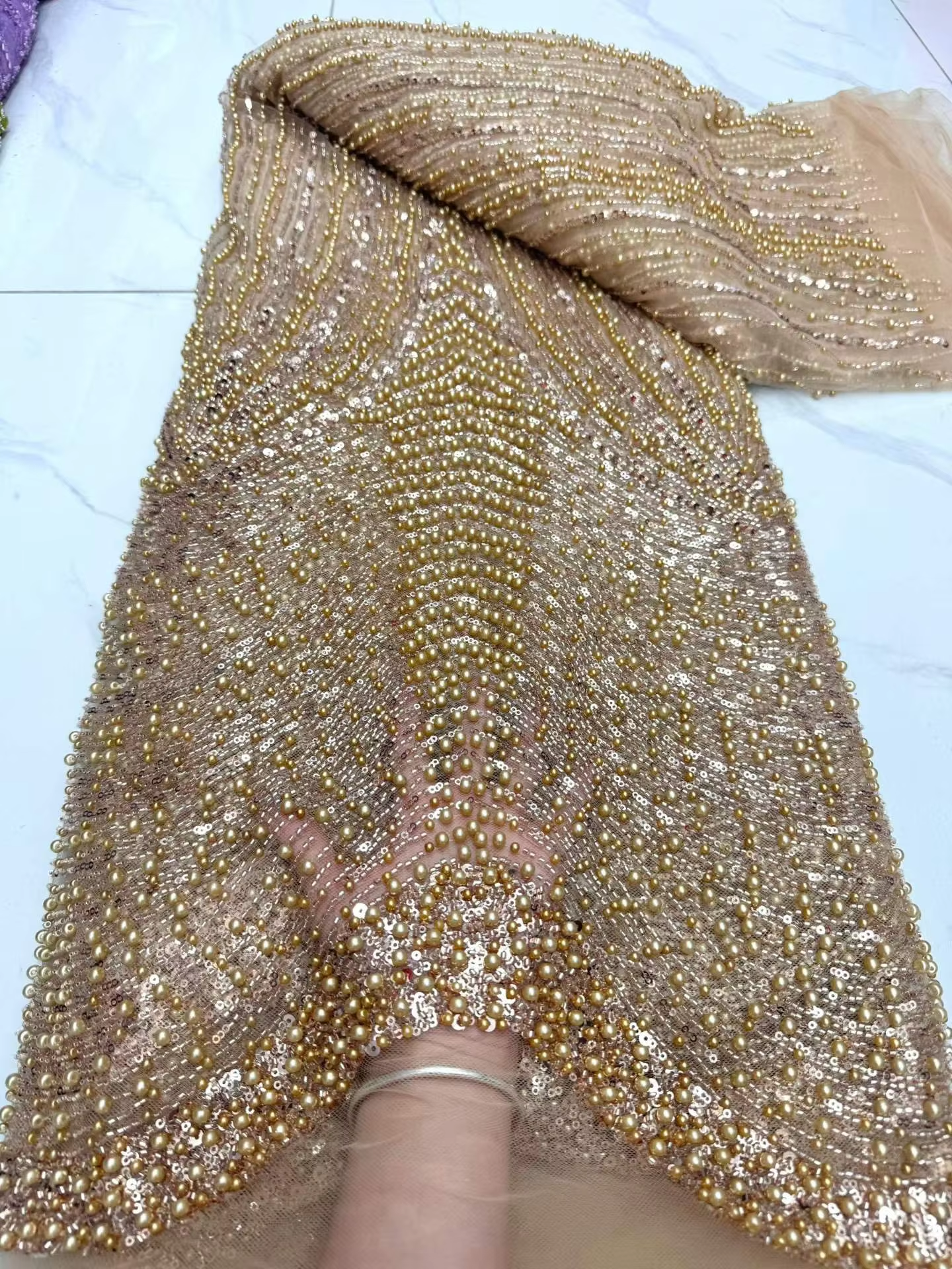 Tela de encaje africana dorada de alta calidad 2026 con lentejuelas y bordados de lujo, telas francesas con cuentas para material de costura de vestidos de novia
