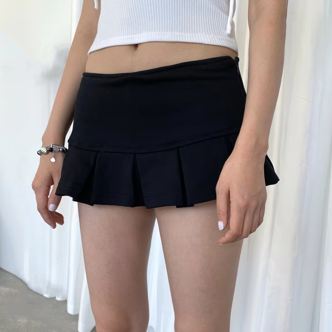 ต่ําเอวกระโปรงมินิ Y2K สีดํา Low Rise จีบ Skort พร้อม Bulit-in กางเกงขาสั้น Micro กระโปรงสั้นผู้หญิงวัยรุ่นหวานชุด