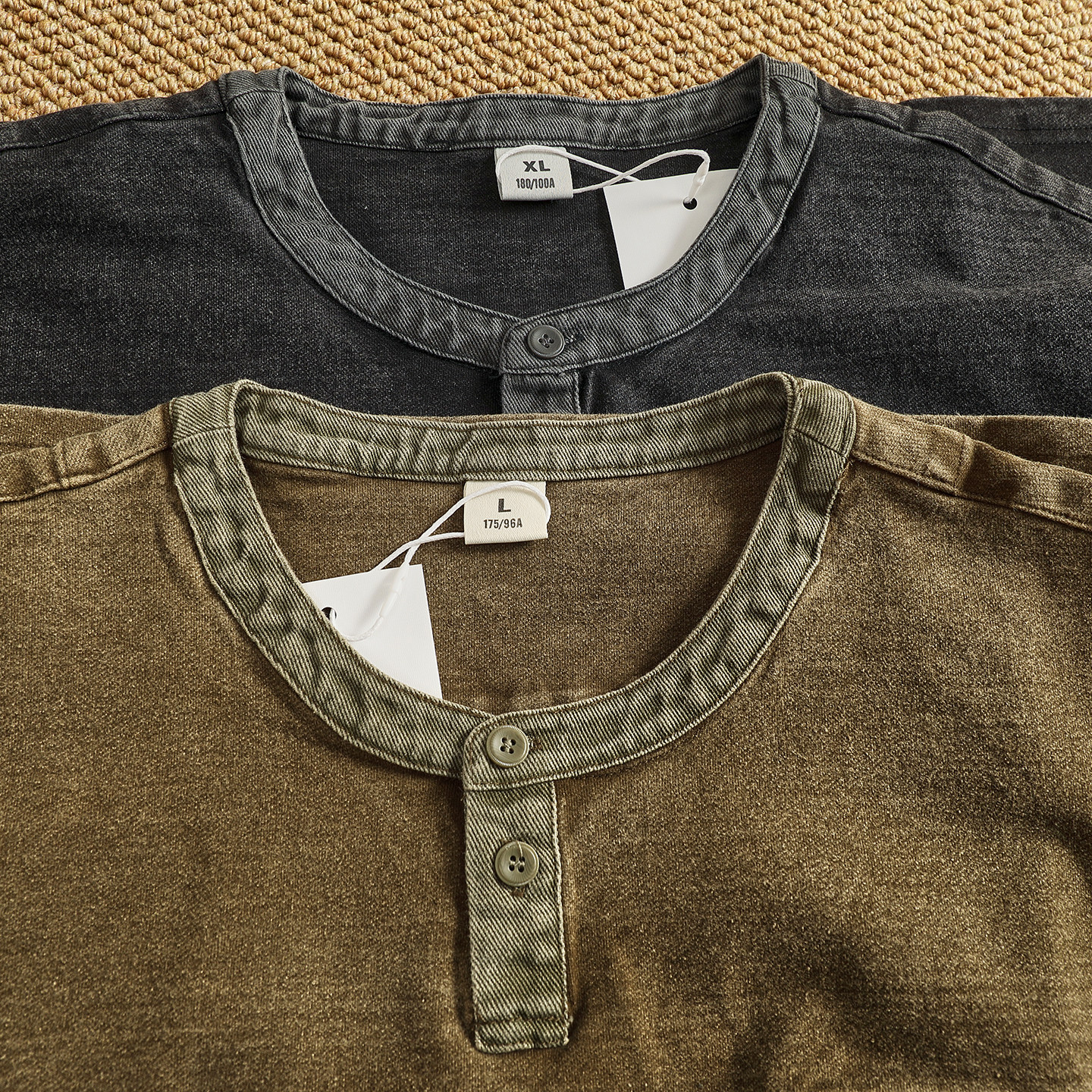 Zwaar gebreid badstof T-shirt met lange mouwen voor heren, kaki retro henley-kraag, knoopsluiting, gewassen en verweerd sweatshirt