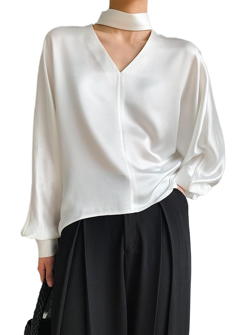 Kemeja satin asam asetik wanita, atasan blus sutra buatan nyaman dan elegan kerah V kasual warna putih khaki