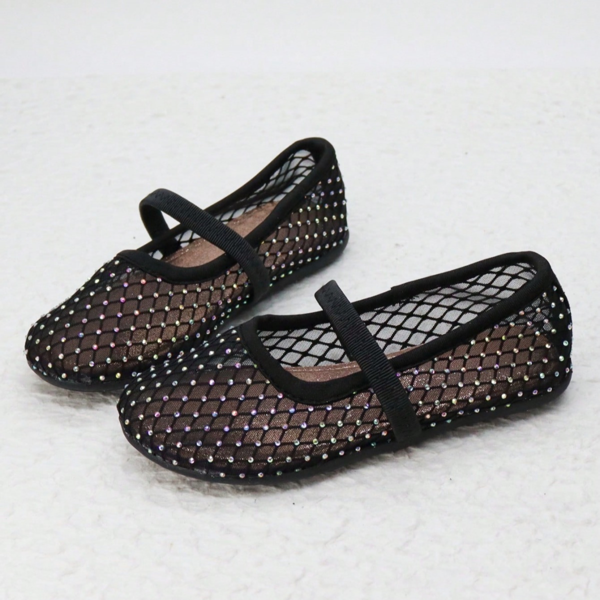 Mesh Breathable Surface with Bright Rhinestone Pattern, Random Irregular Elastic Straps, Round Toe, Cool and Comfortable, Versatile for Daily Wear and Vacation, Flat Shoes for Girls and Children