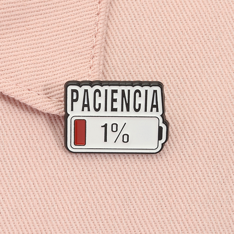Paciencia 1% divertido cita española Pin esmaltado barra roja broche de batería baja insignia de solapa accesorios de joyería regalo para amigos