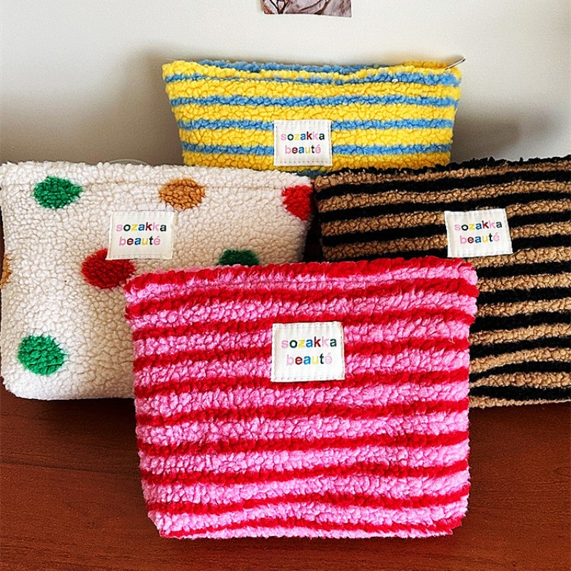 Nuevo bolso de mano de felpa con puntos a rayas coloridas, bolsa de maquillaje de gran capacidad, bolsa de artículos de tocador, almacenamiento de maquillaje para viajes al aire libre