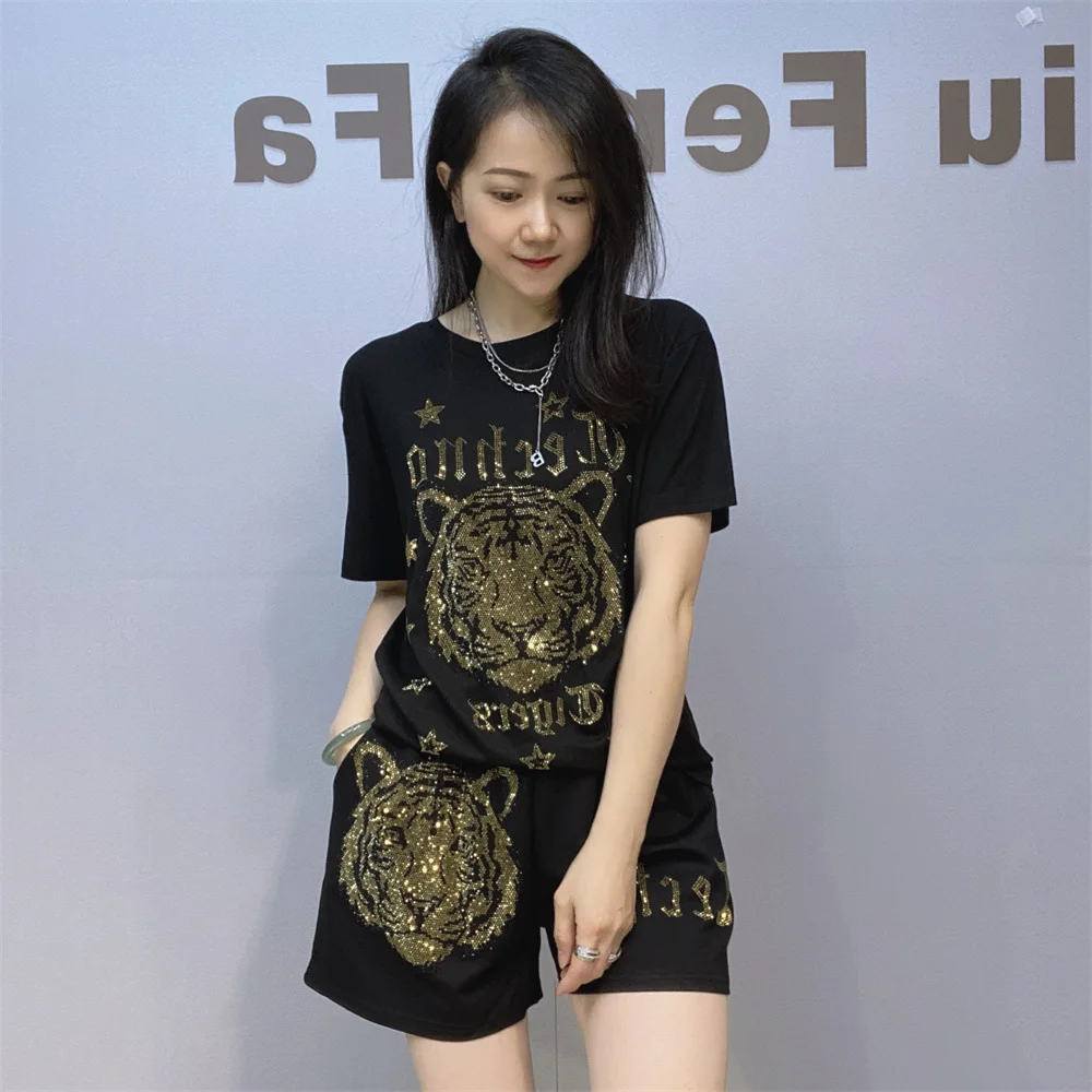 Conjuntos de 2 Piezas para Mujer, Primavera 2026, Trajes con Estampado de Dibujos Animados y Diamantes, Chándal Negro Informal de Punto, Top con Cuello Redondo y Pantalones Cortos