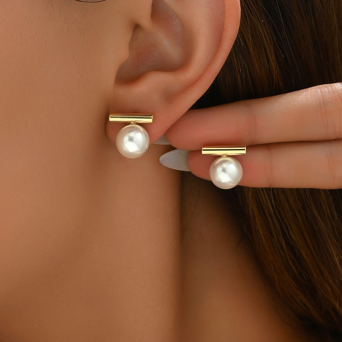 Pendientes simples de perlas de imitación, pendientes de cuentas acrílicas de aleación de Color dorado para mujer, joyería de moda, accesorios de tendencia