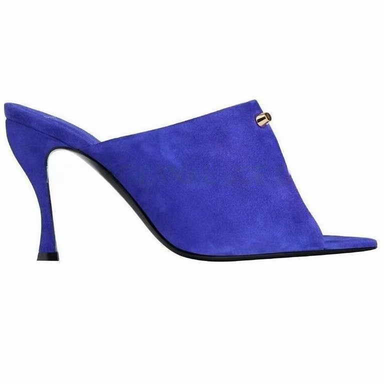 Novas Sandálias Femininas de Salto Alto em Camurça Primavera/Verão 2026, Quatro Cores, Bico Fino, Salto Fino, Decoração Metálica, Sandálias Slip-on da Moda