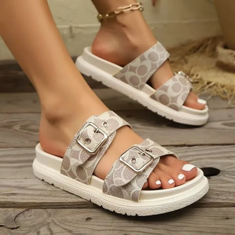 Mode Dikke Zolen Metalen Gesp Designer Slippers Vrouwen Thuis Zachte Zolen Sandalen Zomer Antislip Strand Designer Slippers