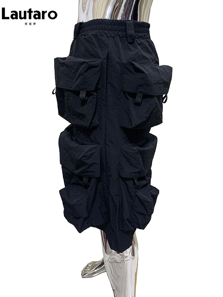 Lautaro Pantaloncini cargo da uomo in nylon nero impermeabile sottile autunno estate con molte tasche Abiti emo techwear di design di lusso