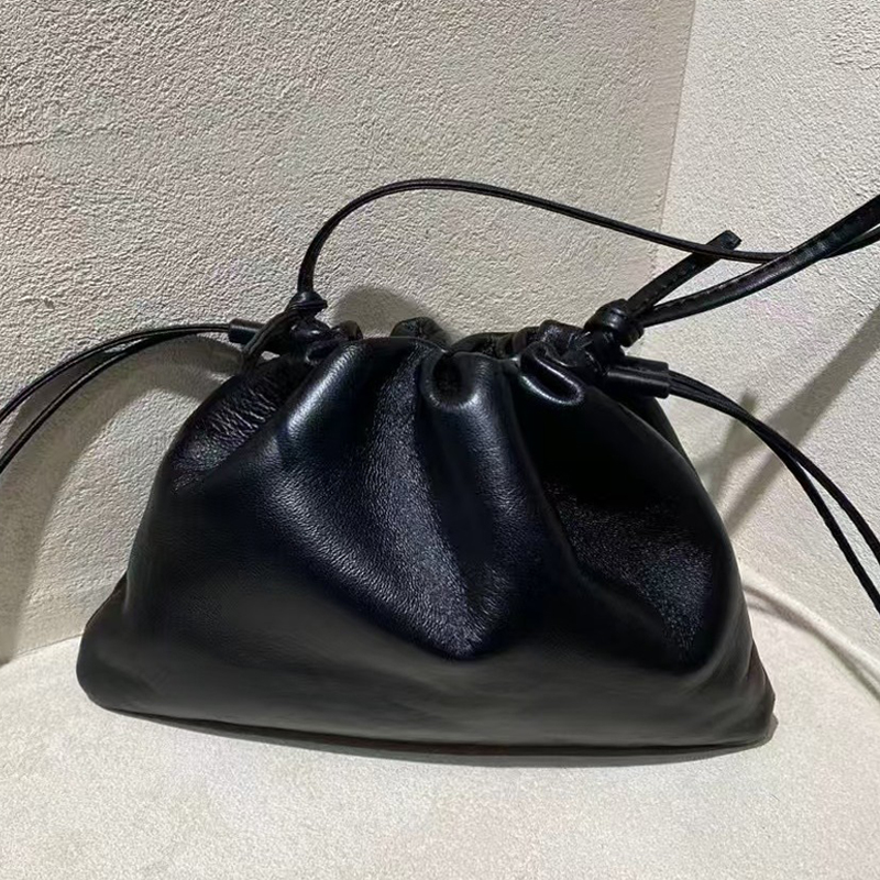 Torby ze sznurkiem z prawdziwej skóry dla kobiet luksusowe markowe torebki torebki 2025 nowość w modzie kożuch mała torebka na ramię Crossbody
