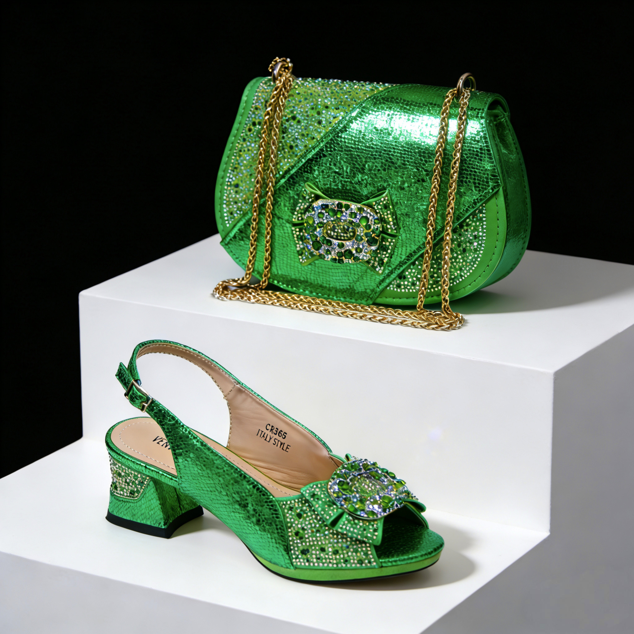 Novo Design Italiano: Sapatos de Salto Alto Femininos com Bico Aberto para 2026, Elegantes para Festas, Cor Verde, com Detalhes em Diamante, e Conjunto de Bolsas Combinando
