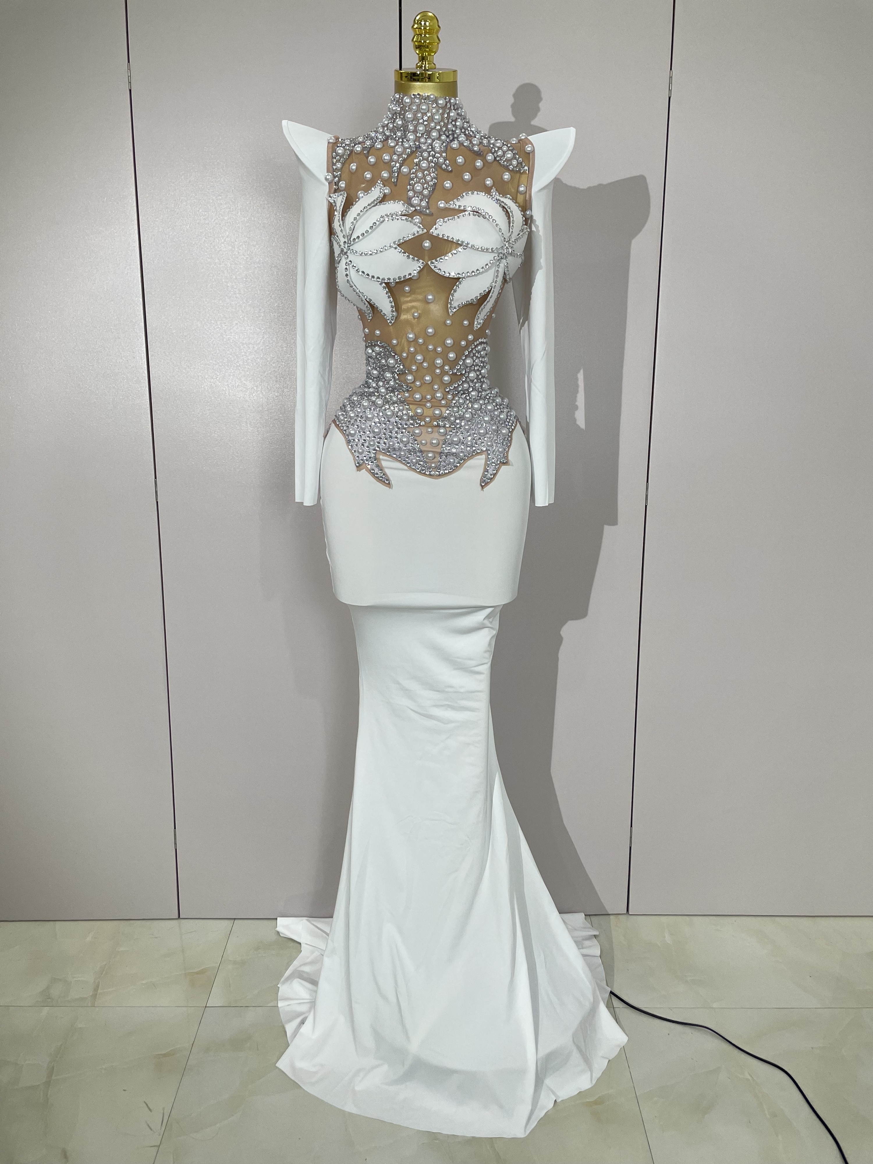 Luxe sprankelende diamanten parelwit doorzichtige mesh lange jurk dames bruiloft avondfeest podiumvoorstelling fotoshoot jurk