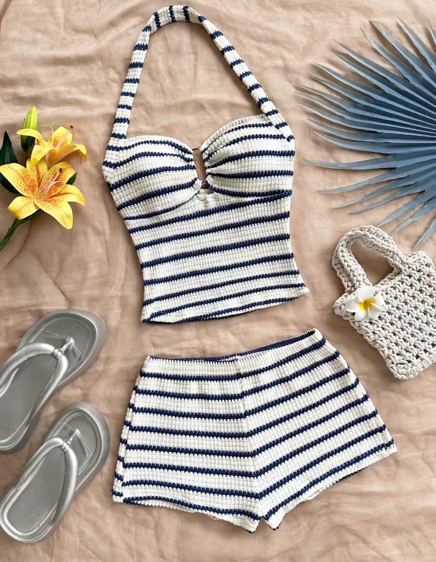 Zomerse gestreepte haltertop wafelgebreide pakje - een sexy strandoutfit voor vakantie-meisjes.