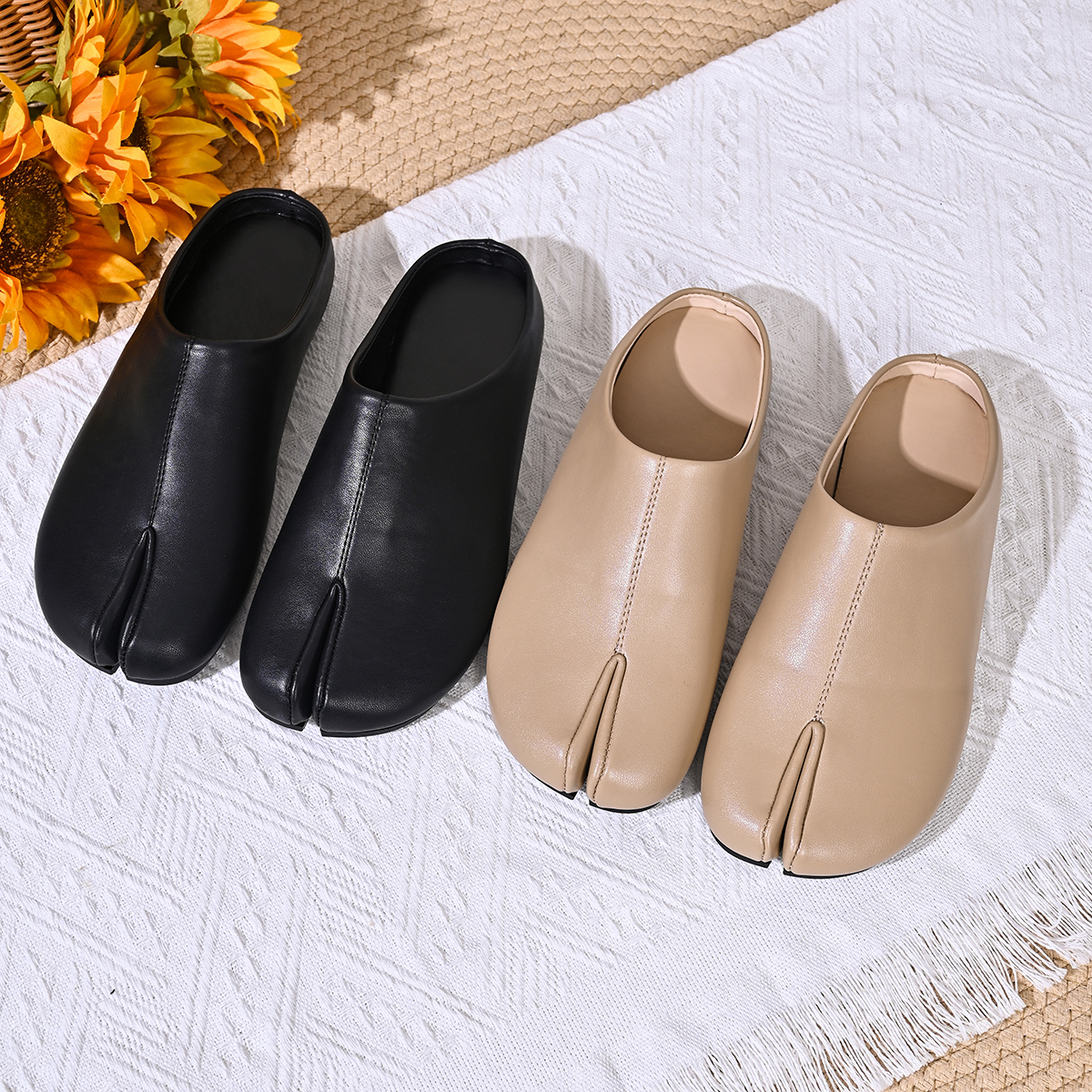 Nouvelles mules plates Tabi Ninja en cuir à bout fendu pour femme, confortables, à talons bas, style mule d'été