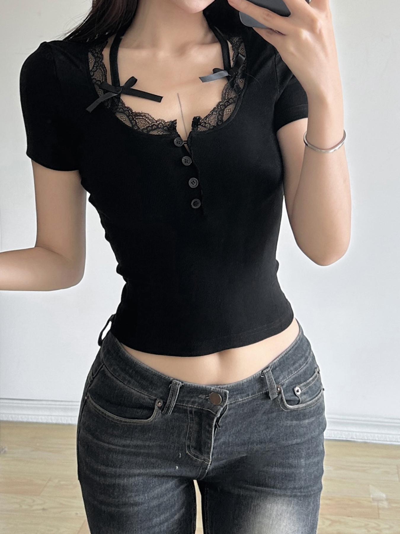ホルターネックレーストリムリボンかわいい黒 Y2K Tシャツ女性ボタンアップスリム半袖白 Tシャツ甘いバレエコア服