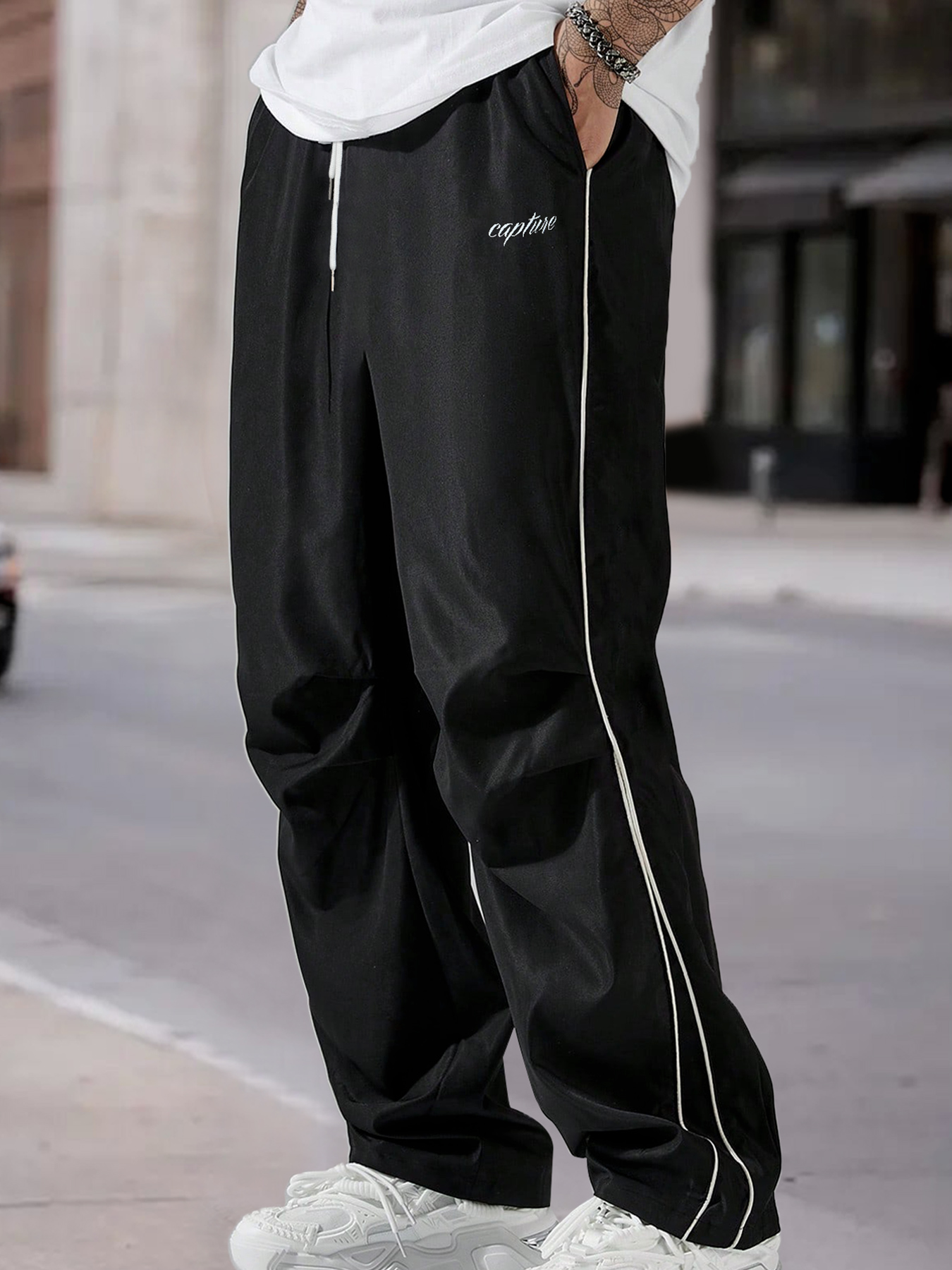 Amerikaanse zijstreep met geborduurde letters, wijde casual broek voor heren, zomerse loszittende, gedrapeerde sportbroek