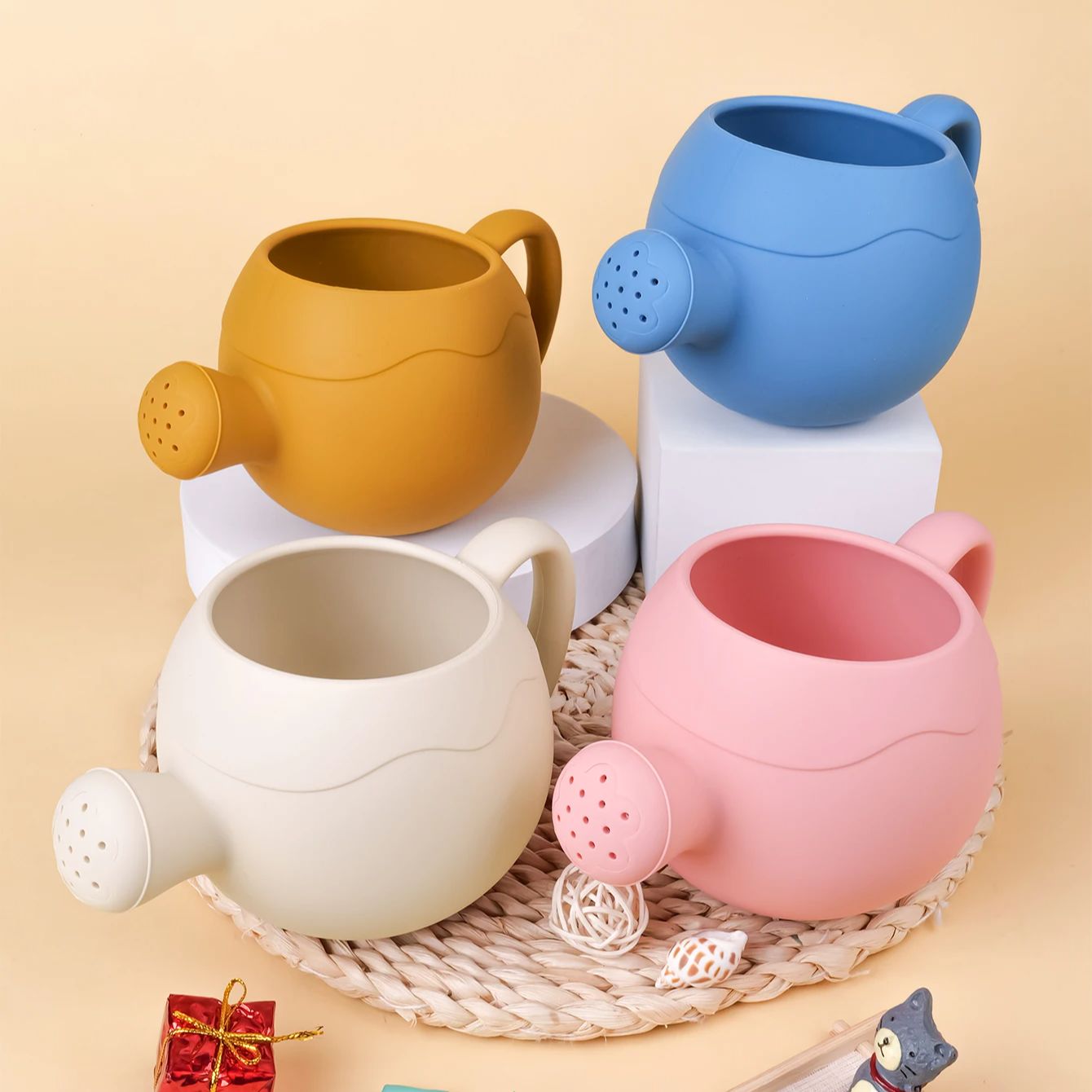 Regadera con rociador de agua para niños, bonita botella de silicona con dibujos animados para jardín, juguete de baño con pulverizador para la playa, educación temprana, 1 ud.