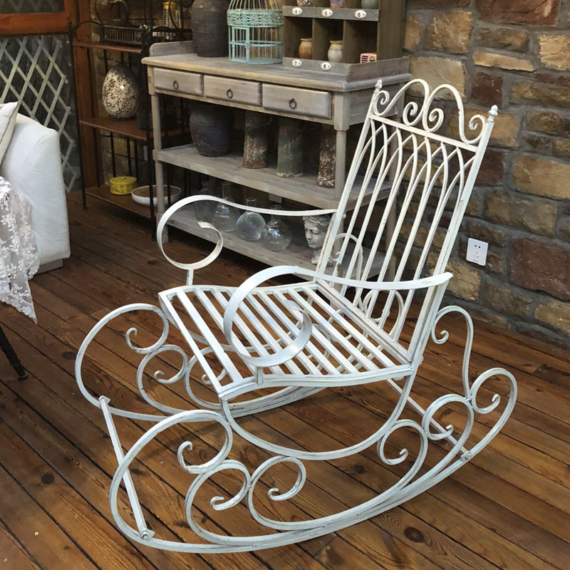 Metalen tuinschommelstoel in Europese stijl, geschikt voor buitenterras, tuin en tuin, comfortabele fauteuil