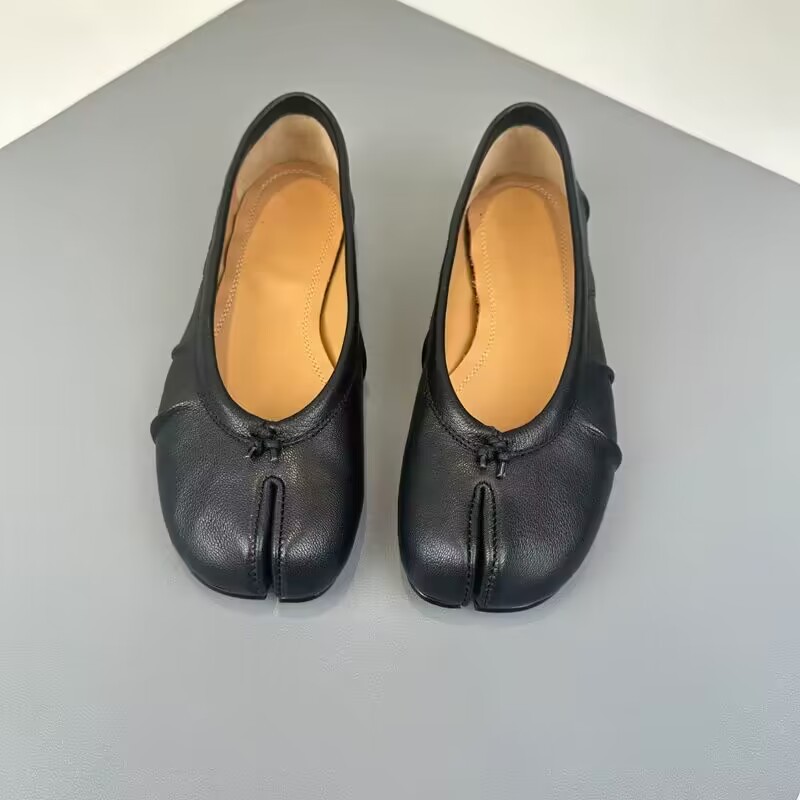 Novas Mules Femininas 2026 de Couro PU com Dedo Dividido Estilo Tabi, Feitas à Mão, Rasteirinhas de Luxo, Design de Alta Qualidade, Tendência da Moda, Sapatos Diários Femininos
