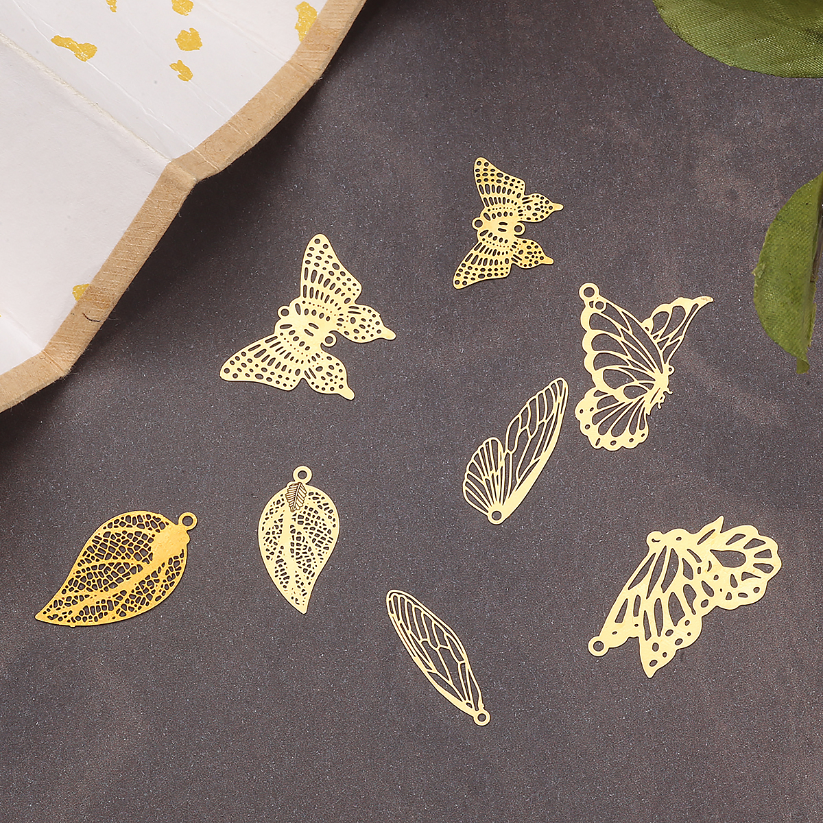 10 sztuk/partia miedź Hollow Butterfly ustalenia koniec koraliki Cap filigran luźne koraliki dystansowe dla DIY biżuteria znalezienie akcesoria do robienia