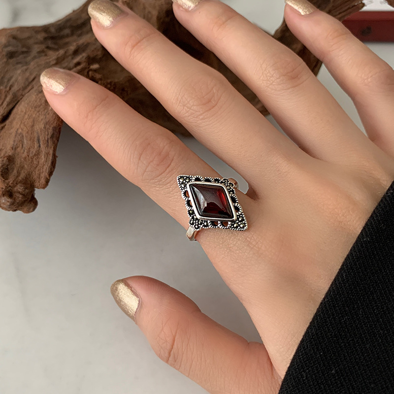 Hohe Qualität Vintage Raute Design Roter Granat Stein Thai Silber Damen Ringe Großhandel Schmuck Für Frauen Weihnachtsgeschenke