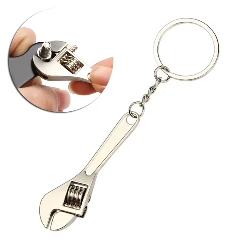 Ferramenta de simulação chaveiro metal criativo chave chaveiro carro pequeno presente pingente ajustável