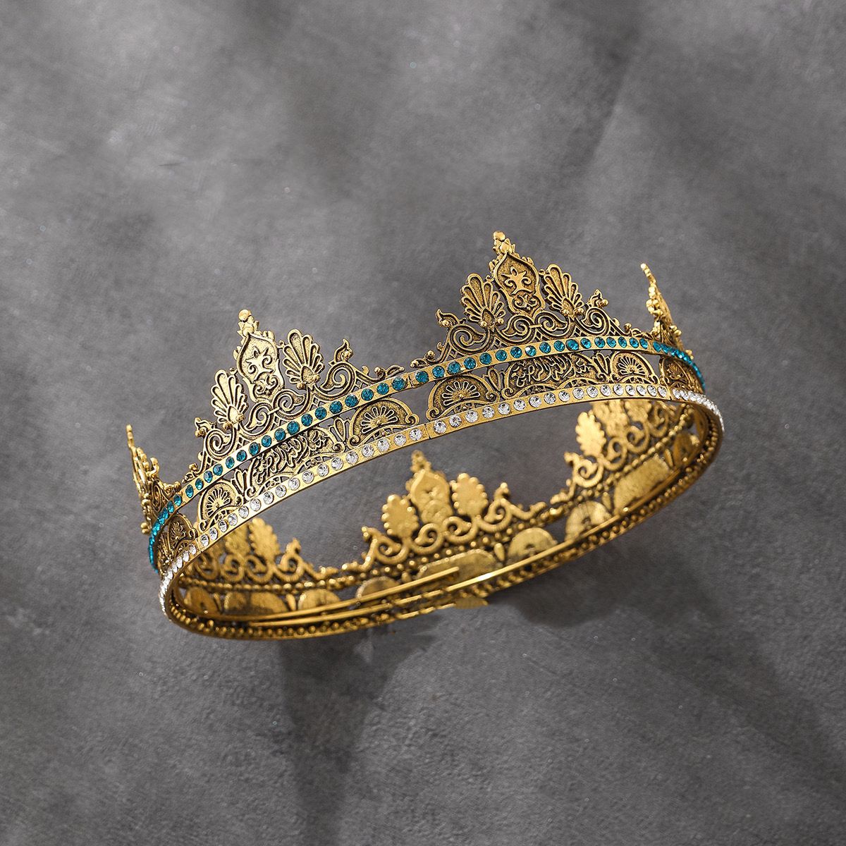 Tiara de festa masculina com coroa redonda medieval esculpida em metal e strass