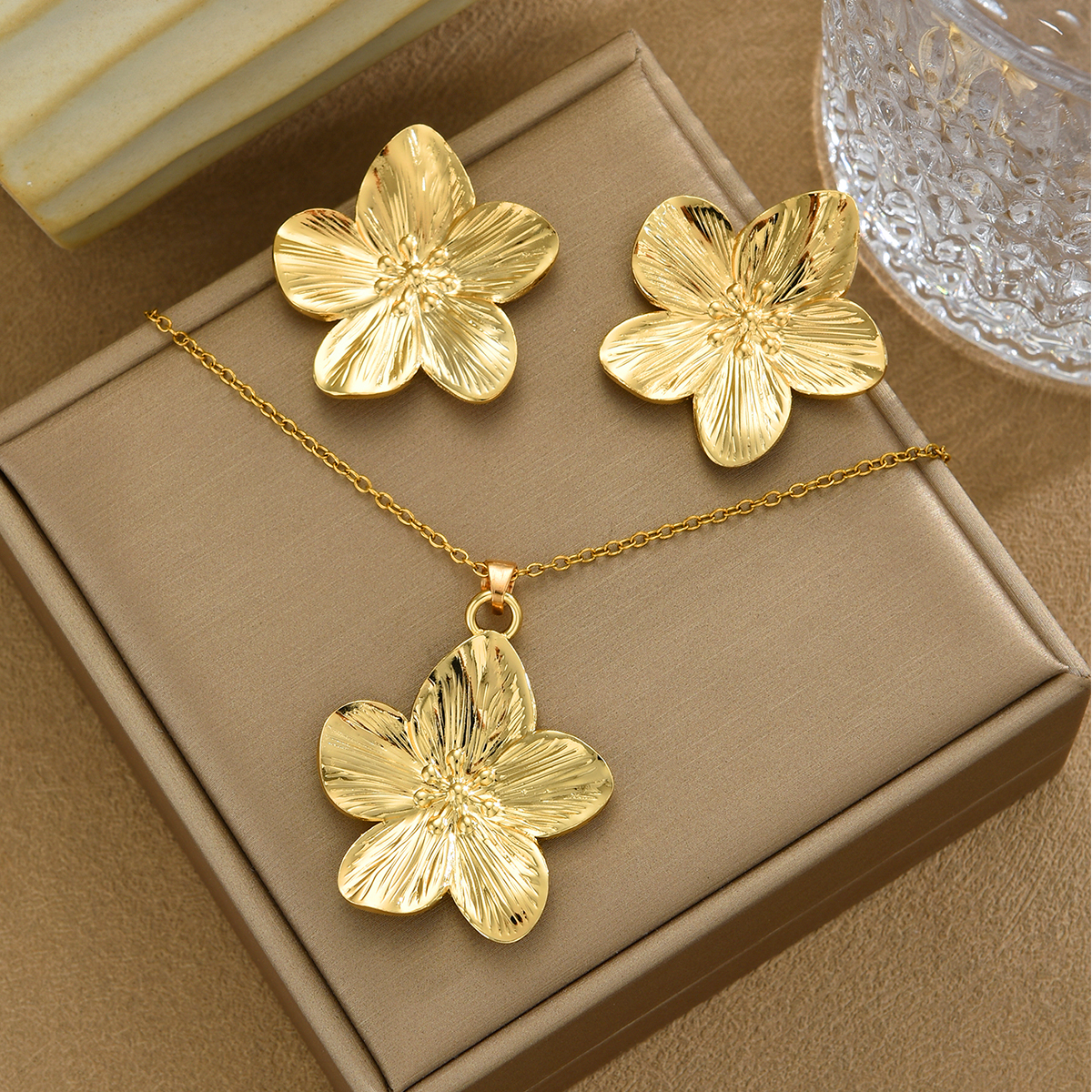 3pcs Stainless Steel French Vintage Flower Jewelry Set for Women Fashion Exaggerated Necklace Earrings Jewelry Set Daily Gifts