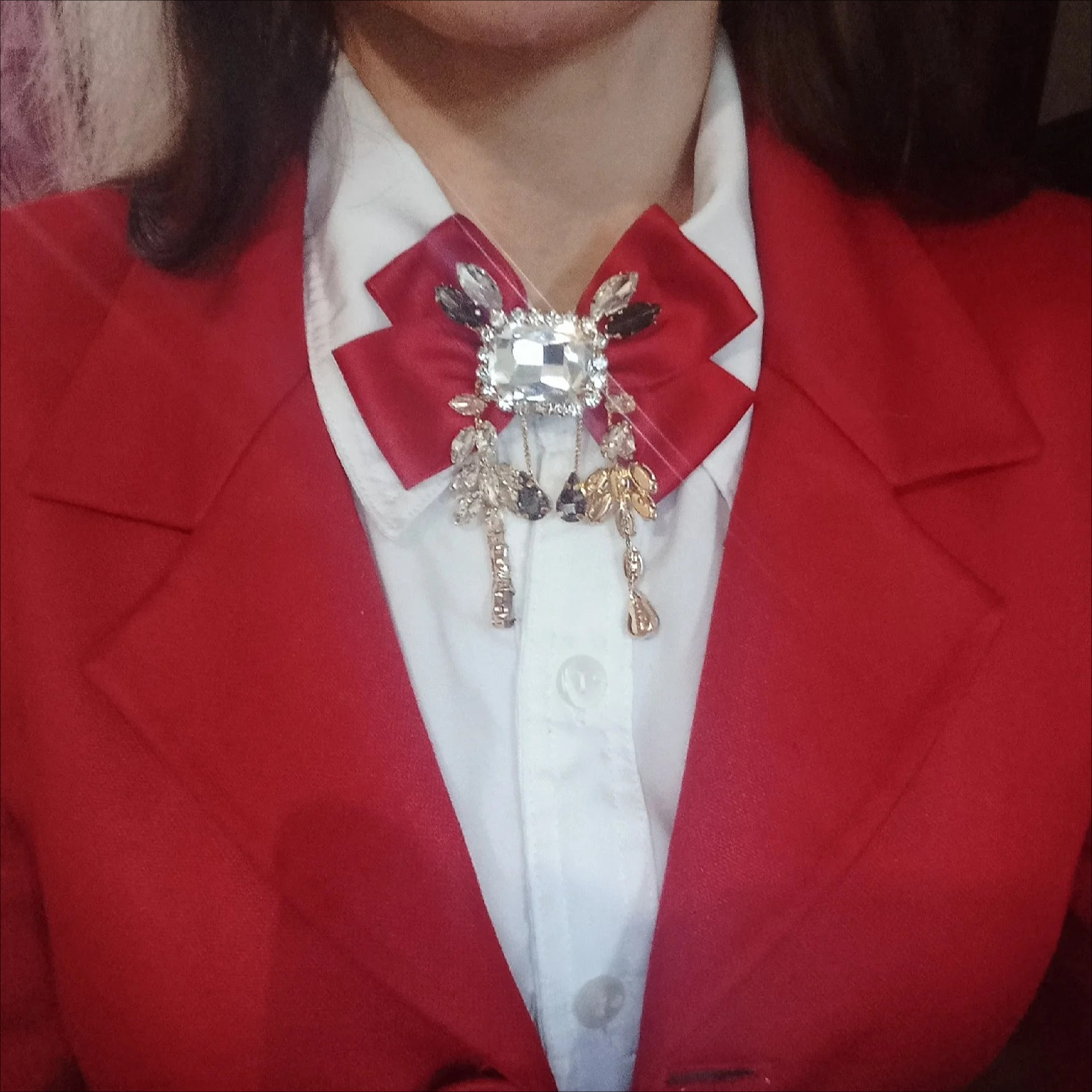 Broszka w stylu vintage z kokardą w brytyjskim stylu dla kobiet - Broszka z kokardą z dżetami i frędzlami - Elegancka biżuteria do koszuli z kwiatem z tkaniny