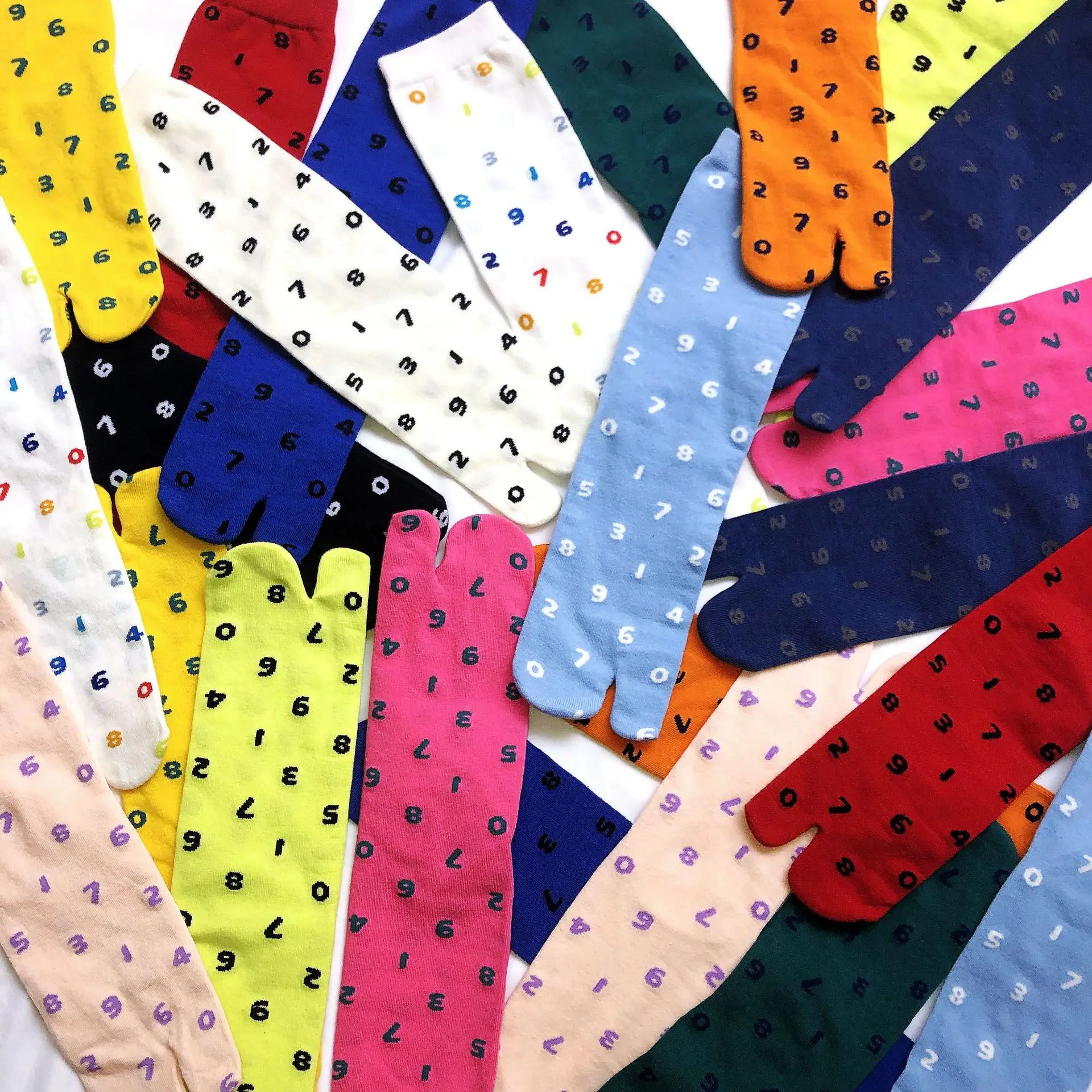 Schicke japanische Jacquard Split Toe Socken Mode digitale gekämmte Baumwolle zwei Zehen Socken Frauen koreanische Harajuku zwei Finger Tabi Socken