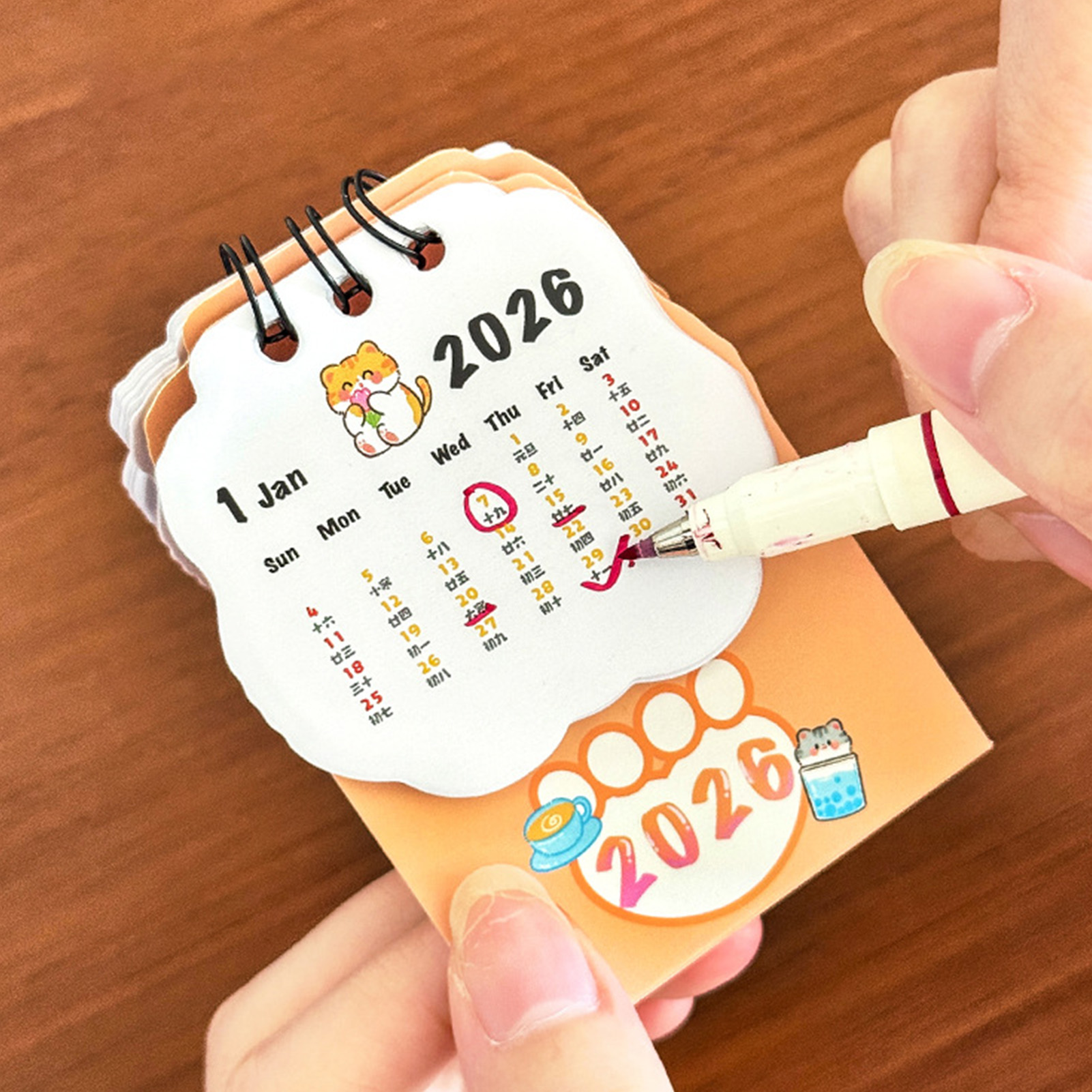 ปฏิทินตั้งโต๊ะปี 2026 ลายแมวน่ารัก ขนาดเล็ก สำหรับนักเรียน ดีไซน์แบบสันห่วงคู่ ปฏิทินขนาดเล็ก ภาพประกอบแปลกตา สำหรับนักเรียน