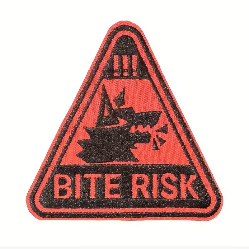 แผ่นปักลายคำว่า Bite Risk ขนาด 1 ชิ้น รีดติดเสื้อได้ คำเตือนตลกๆ สำหรับตกแต่งเสื้อผ้า หมวก กระเป๋า เสื้อแจ็คเก็ต หมวก Trucker ของขวัญ DIY